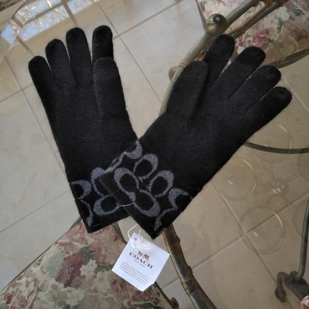 Coach Knit Gloves with Tags Black w Gray Logo NEW